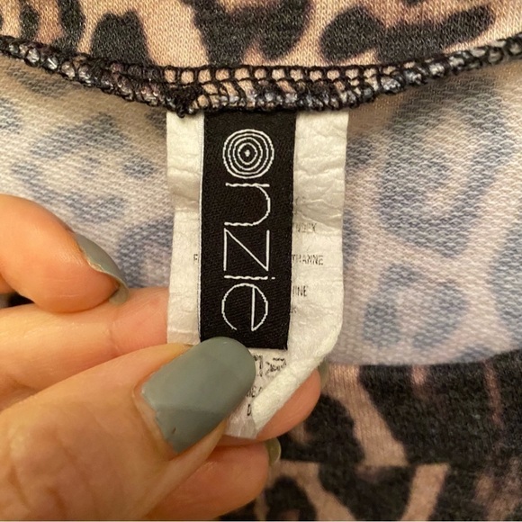ONZIE Women Leopard Print Long Sleeve Top Size One Size - Picture 4 of 5